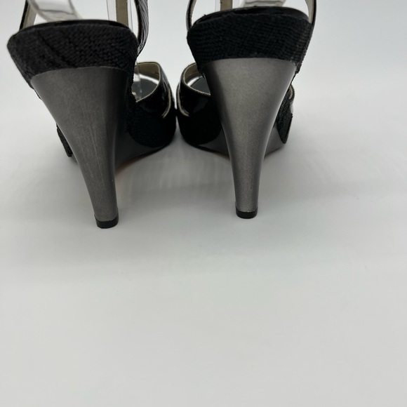 Joan & David Black Patent Leather T-Strap Wedge Sandals Peep Toe W/Gold Buckle - Picture 7 of 16